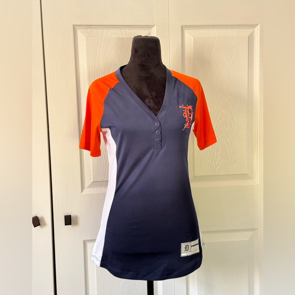 Detroit Tigers Women's V-Neck Top